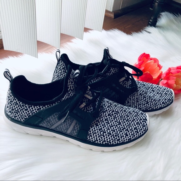 TRADED Black & White Knit Boutique Sneaker 👟 NWOT - Picture 3 of 9